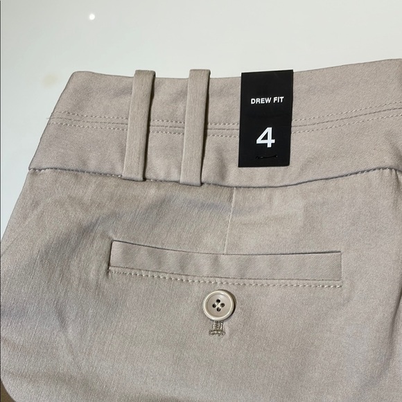 *NEW* Women's Beige Shorts - Picture 6 of 7